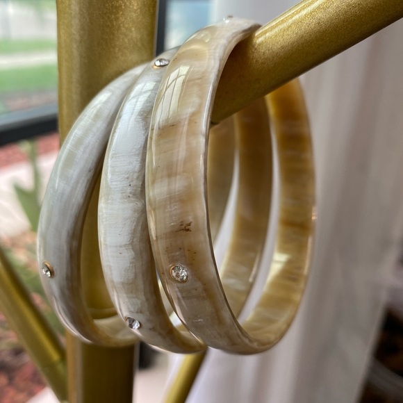 Handcrafted  BUFFALO HORN MINIMALIST BANGLE BRACELET (3PCS) - Picture 4 of 10